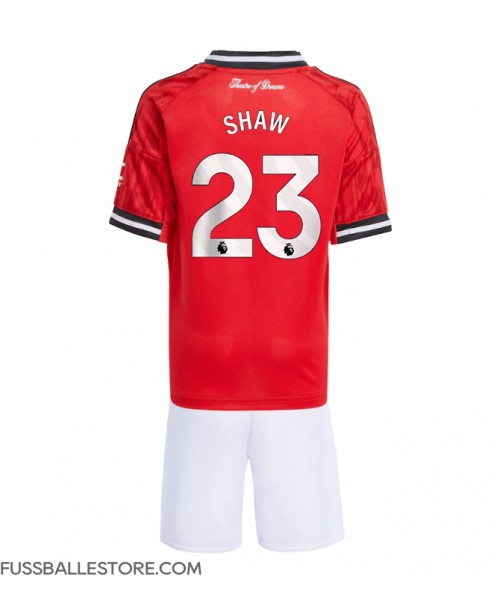 Günstige Manchester United Luke Shaw #23 Heimtrikotsatz Kinder 2025-26 Kurzarm (+ Kurze Hosen) Günstige Manchester United Luke Shaw #23 Heimtrikotsatz Kinder 2025-26 Kurzarm (+ Kurze Hosen)